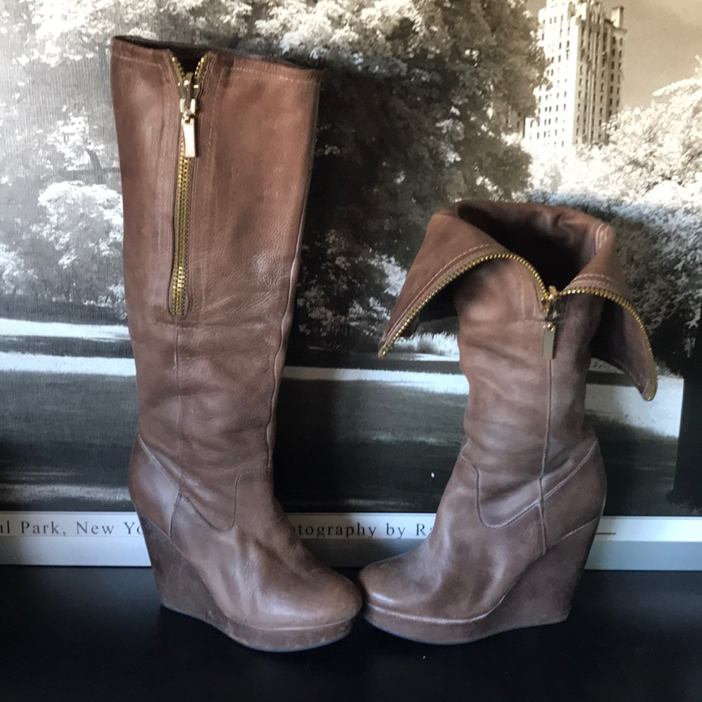 Steve Madden- Boots with gold zipper size 6.5
